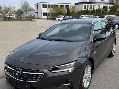 Second-hand Opel Insignia Business 174 CP (127 kW) 2022 Maro Break