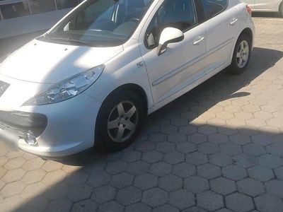 Gebraucht Peugeot 207 100 PS (73 kW) 2009 Weiß Kleinwagen