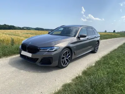 Gebraucht BMW 530e M Sport 292 PS (214 kW) 2023 Grau Kombi