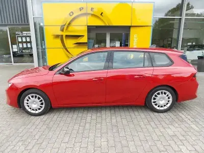 Używany Opel Astra 110 KM (80 kW) 2022 Czerwony Hatchback