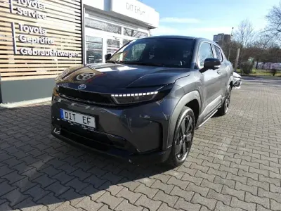 Neu Toyota Urban Cruiser Lounge 127 kW (174 PS) 2026 Graphite grey SUV