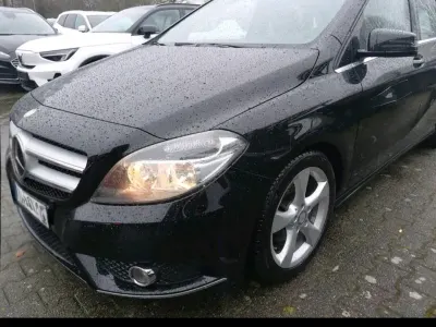 Gebraucht Mercedes B200 155 PS (114 kW) 2012 Schwarz Kleinwagen