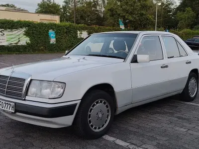 Gebraucht Mercedes 200 75 PS (55 kW) 1991 Weiß Limousine