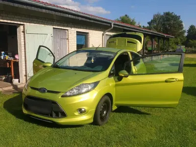 Gebraucht Ford Fiesta 82 PS (60 kW) 2010 Grün Kleinwagen
