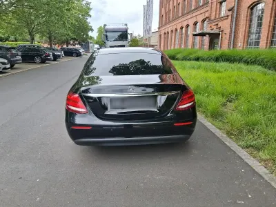 Gebraucht Mercedes E220 194 PS (142 kW) 2019 Schwarz Limousine