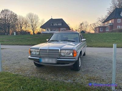 Gebraucht Mercedes 200 109 PS (80 kW) 1983 Grau Limousine