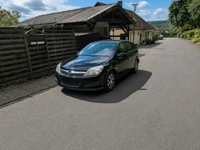 Gebraucht Opel Astra 90 PS (66 kW) 2009 Schwarz Limousine