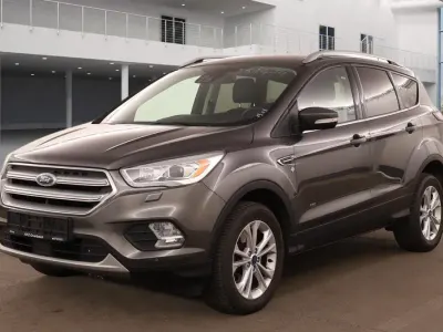 Gebraucht Ford Kuga Titanium 150 PS (110 kW) 2017 Grau SUV