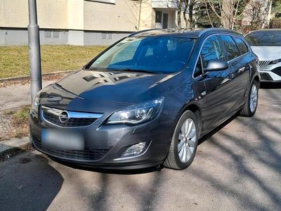 Gebraucht Opel Astra 140 PS (102 kW) 2012 Schwarz Kombi
