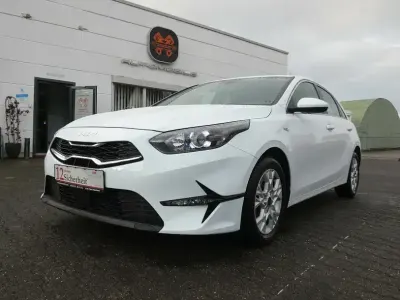 Second-hand Kia Ceed Vision 160 CP (117 kW) 2023 Alb Hatchback
