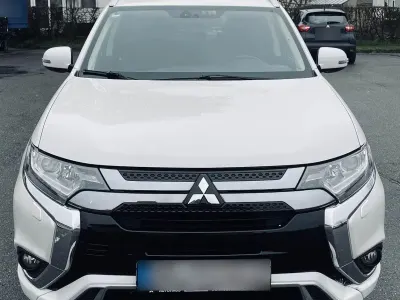 Gebraucht Mitsubishi Outlander P-HEV Basis 224 PS (164 kW) 2019 Weiß SUV