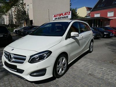 Usata Mercedes B180 109 CV (80 kW) 2015 Bianco Monovolume