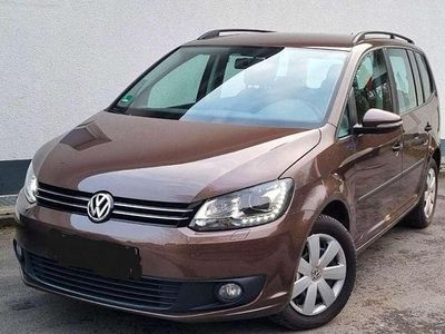 Gebraucht VW Touran Trendline 105 PS (77 kW) 2012 Braun Van / Kleinbus