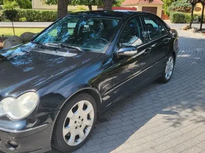 Gebraucht Mercedes C180 Avantgarde 143 PS (105 kW) 2005 Schwarz Limousine