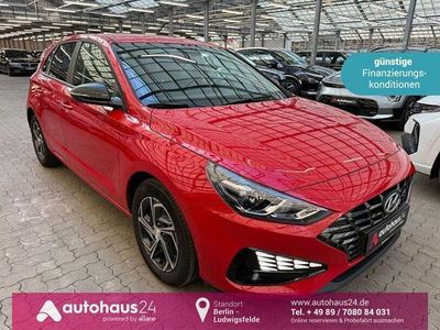 Gebraucht Hyundai i30 120 PS (88 kW) 2023 Rot Limousine