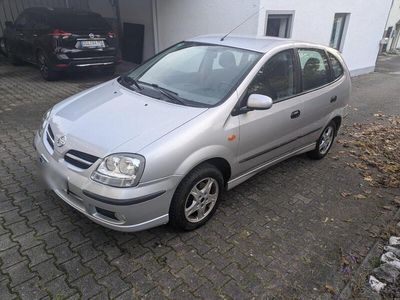 Nissan Almera Tino