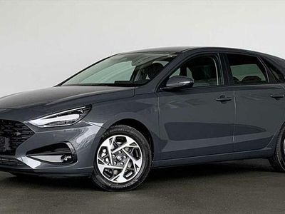 Neu Hyundai i30 101 PS (74 kW) 2025 Grau / ecotronicgrau Kleinwagen