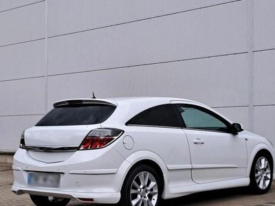 Second-hand Opel Astra GTC OPC 116 CP (85 kW) 2009 Alb Coupe