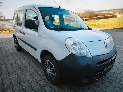 Gebraucht Renault Kangoo Authentique 68 PS (50 kW) 2010 Weiß Van / Kleinbus