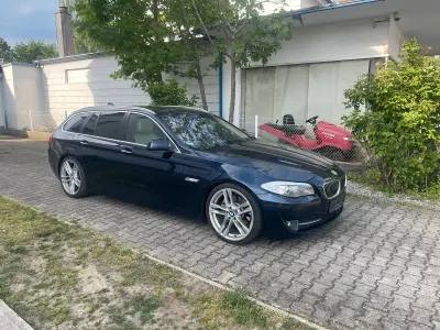 Gebraucht BMW 530 260 PS (191 kW) 2011 Blau Kombi