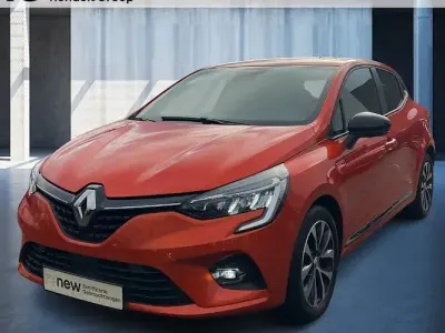 Nieuw Renault Clio V Evolution 115 PK (84 kW) 2026 Oranje Sedan