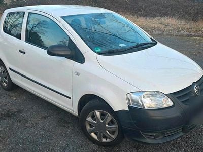 Gebraucht VW Fox 54 PS (39 kW) 2011 Weiß Kleinwagen