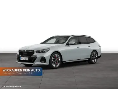 Gebraucht BMW 550e Comfort Edition 489 PS (359 kW) 2026 Brooklyn grau metallic Kombi