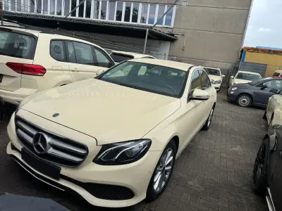 Gebraucht Mercedes E200 Avantgarde 150 PS (110 kW) 2017 Beige Limousine