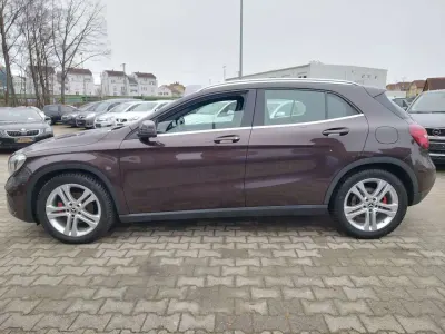 Usata Mercedes GLA200 156 CV (114 kW) 2018 Marrone SUV