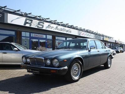 Second-hand Jaguar XJ12 295 CP (216 kW) 1985 Albastru Berlinǎ