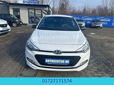 Gebraucht Hyundai i20 Passion 101 PS (74 kW) 2018 Weiß Limousine