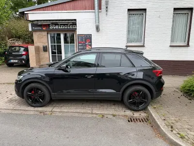 Second-hand VW T-Roc Style 150 CP (110 kW) 2022 Negru SUV