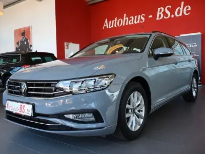 Gebraucht VW Passat 150 PS (110 kW) 2024 Grau Kombi