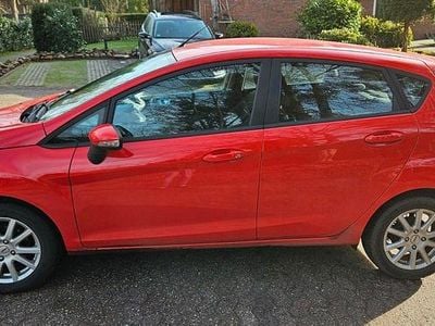 Gebraucht Ford Fiesta Trend 101 PS (74 kW) 2014 Rot Kleinwagen