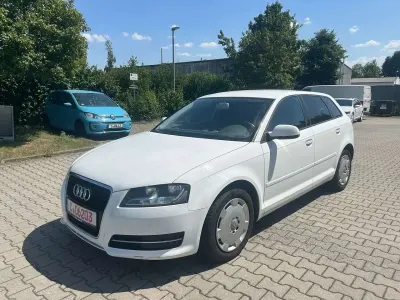 Gebraucht Audi A3 Attraction 105 PS (77 kW) 2011 Ibisweiß Kleinwagen