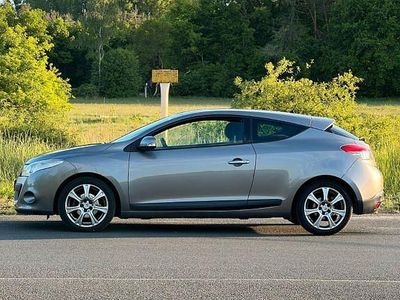 Beige Gebraucht 2009 Renault Mégane III Dynamique Coupé | 2.900 € (Guter Preis)