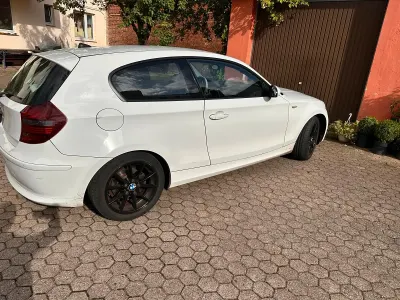 Gebraucht BMW 118 2009 Weiß Kleinwagen