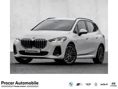 Używany BMW 230 M Sport 326 KM (239 kW) 2025 Biały Minivan