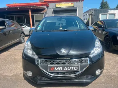 Gebraucht Peugeot 208 Access 68 PS (50 kW) 2013 Schwarz Kleinwagen