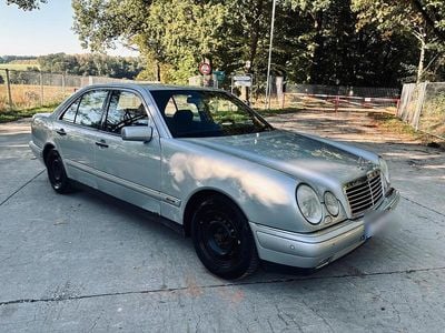 Mercedes E230