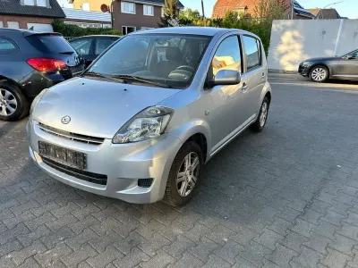 Gebraucht Daihatsu Sirion 91 PS (66 kW) 2009 Silber Kleinwagen