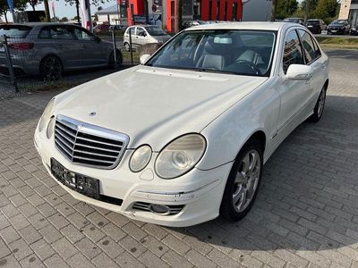 Gebraucht Mercedes E320 Avantgarde 224 PS (164 kW) 2009 Weiß Limousine