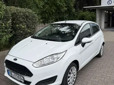 Gebraucht Ford Fiesta Trend 65 PS (47 kW) 2016 Weiß Kleinwagen