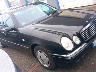 Mercedes E200