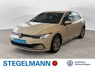 Gebraucht VW Golf VIII Life 150 PS (110 kW) 2024 Weiß Limousine