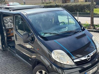 Second-hand Opel Vivaro 114 CP (83 kW) 2012 Negru Monovolum
