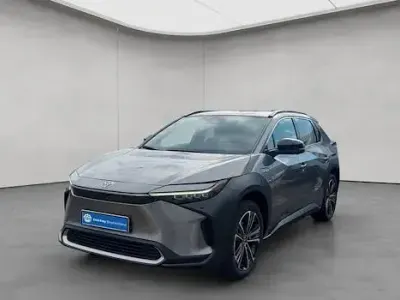Usata Toyota bZ4X Lounge 150 kW (204 CV) 2023 Grigio SUV