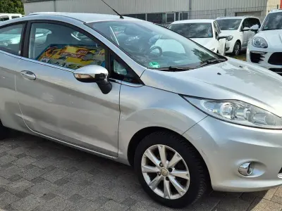 Gebraucht Ford Fiesta Ghia 82 PS (60 kW) 2009 Silber