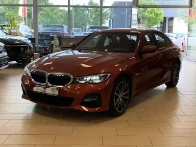 Gebraucht BMW 320e Shadowline 204 PS (150 kW) 2022 Rot Limousine