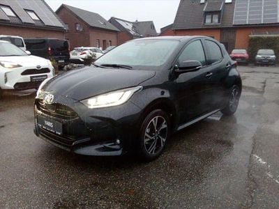 Neu Toyota Yaris 116 PS (85 kW) 2025 Schwarz Limousine